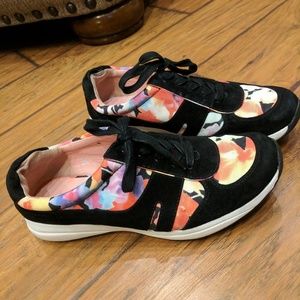 Taryn Rose Tennis shoes